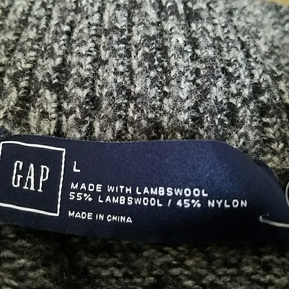 Gap sweater